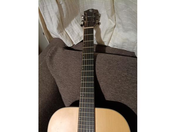Acoustic guitar Baton Rouge