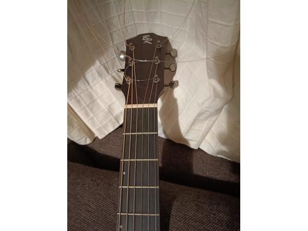 Acoustic guitar Baton Rouge