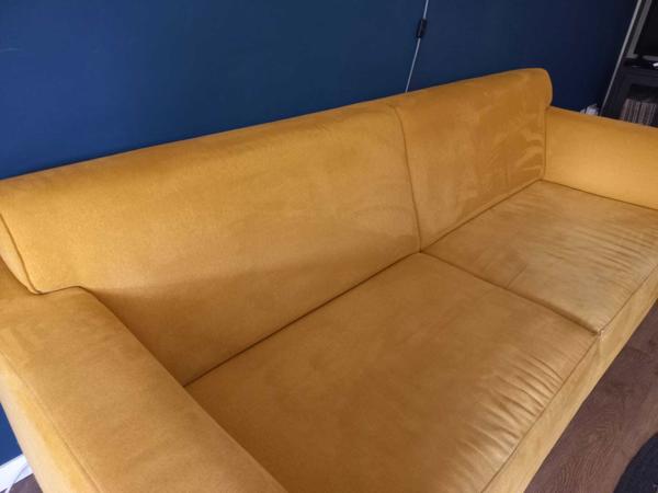 Okergele bank Henders & Hazel Novara