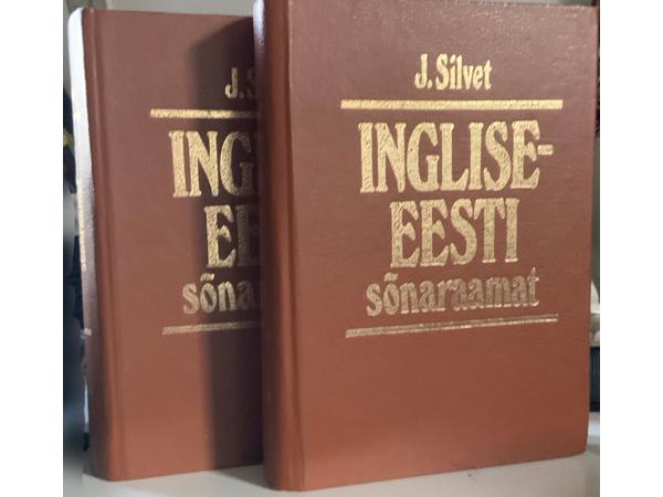 Twee woordenboeken Engels -Est