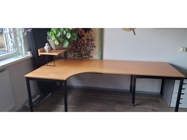 Heel stevig mooi bureau (uit elkaar gehaald)