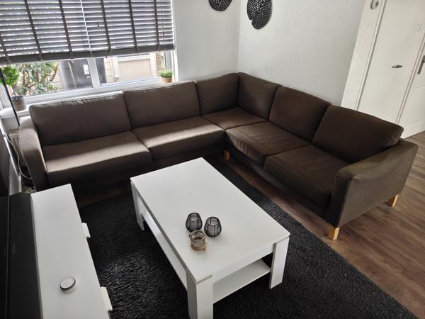 L-vormige hoekbank met hockers