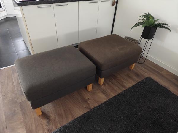 L-vormige hoekbank met hockers