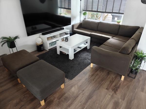 L-vormige hoekbank met hockers