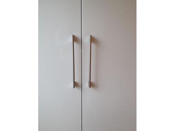 Hoge witte PAX kledingkast