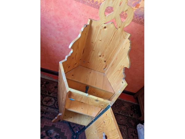 Vurehouden handgemaakte kinderstoel