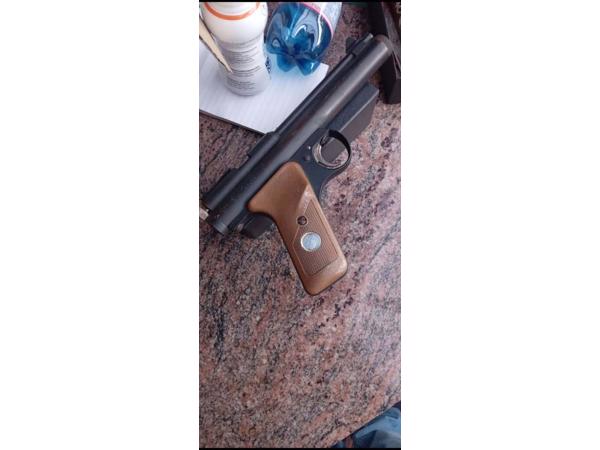 aangeboden vintage benjamin sheridan 4.5 mm .177 izgst