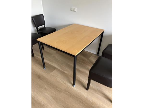 Mooie tafel in goede staat