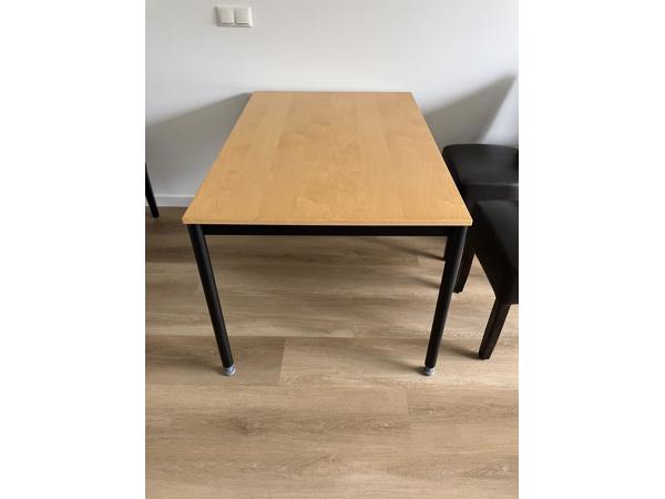 Mooie tafel in goede staat