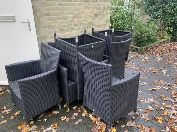 Tuinset ( tafel en 6 stoelen)