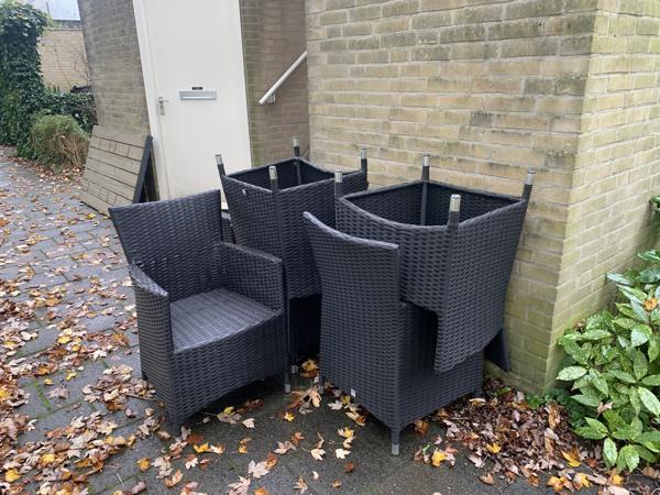 Tuinset ( tafel en 6 stoelen)