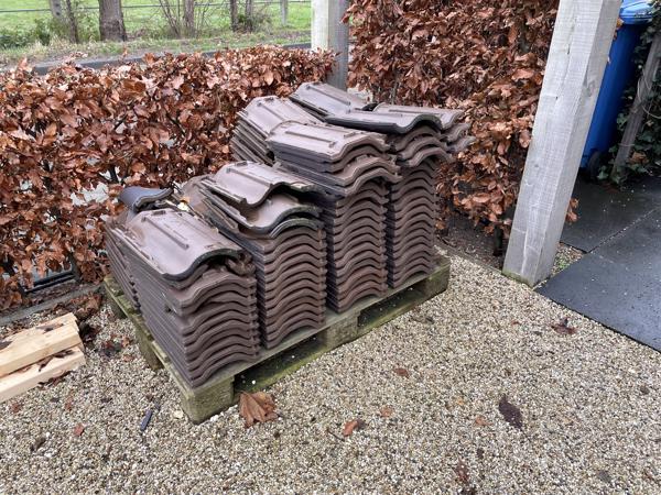 Dakpannen Monier 6, ZWART, +/- 100 stuks