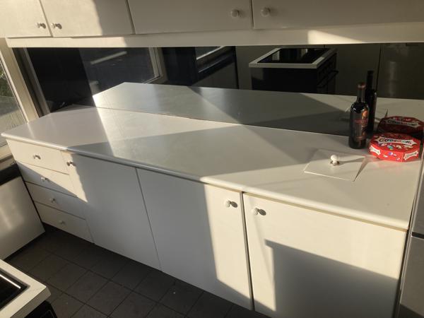 Keuken inclusief koelkast, vaatwasser en inductieplaat