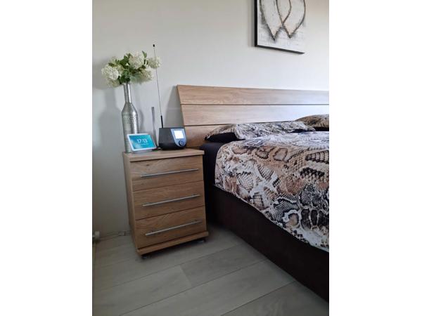 Boxspring Melissa 180x210 cm + Achterwand + 2 Nachtkastjes