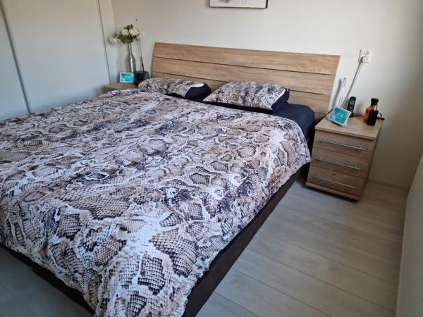 Boxspring Melissa 180x210 cm + Achterwand + 2 Nachtkastjes