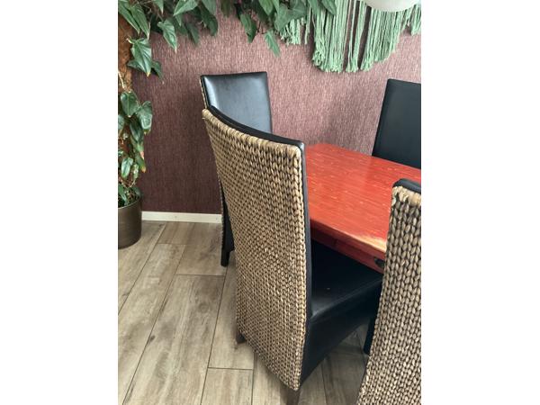 Gebruikte eethoek met 6 leuke stoelen