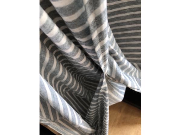 Zomerse lange jurk met split en korte mouwen