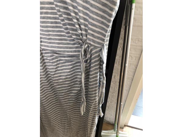 Zomerse lange jurk met split en korte mouwen