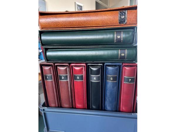 11 albums met 1 ste daguitgiftes van postzegels uit allerlei landen, voornamelijk van allerlei sporten