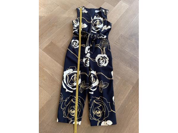 Blauwe jumpsuit met wit/gouden bloemen van Joseph Ribkoff