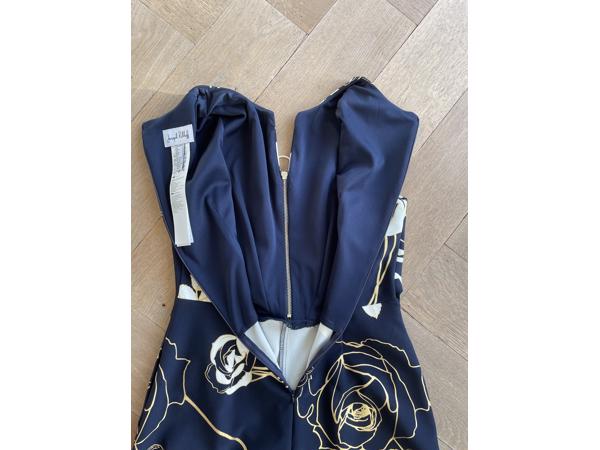 Blauwe jumpsuit met wit/gouden bloemen van Joseph Ribkoff