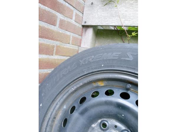 Twee reservewielen/winterbanden Vredestein 215/65 R16