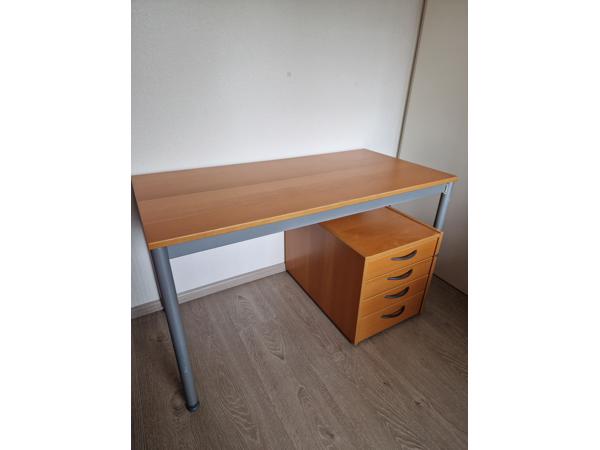 Bureau met Ladeblok