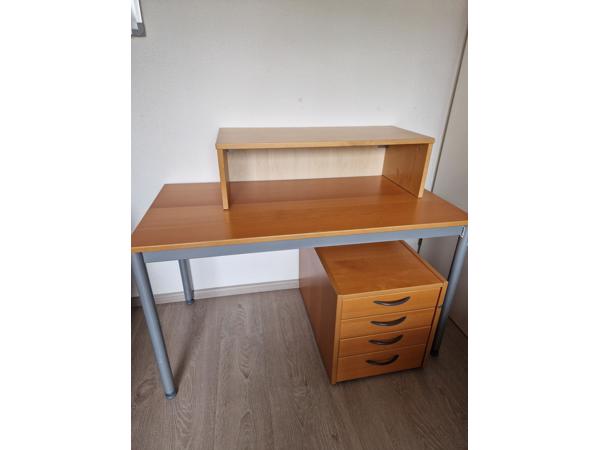 Bureau met Ladeblok