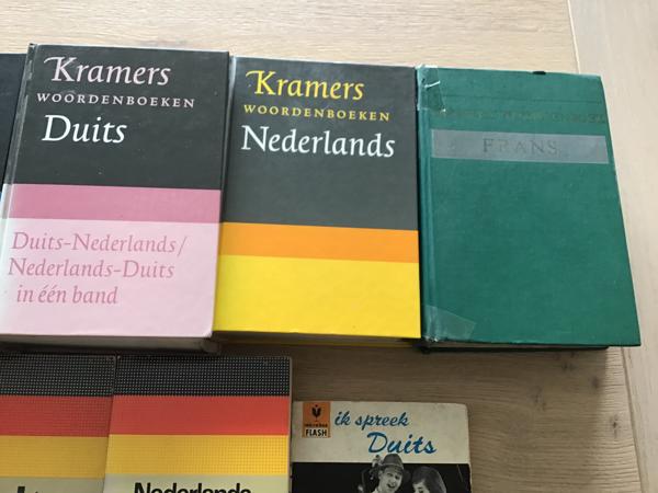 Verschillende woordenboeken v. frans,duits,engels,nederlands