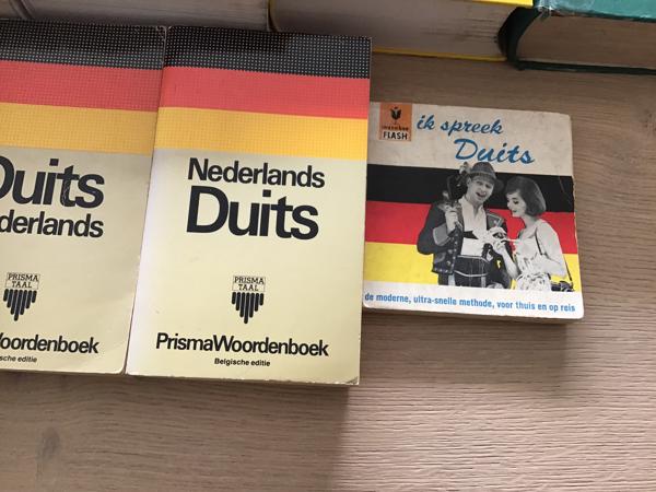 Verschillende woordenboeken v. frans,duits,engels,nederlands