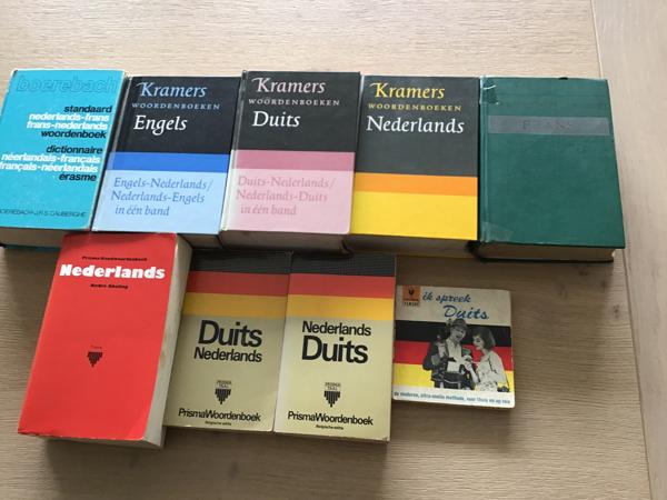 Verschillende woordenboeken v. frans,duits,engels,nederlands