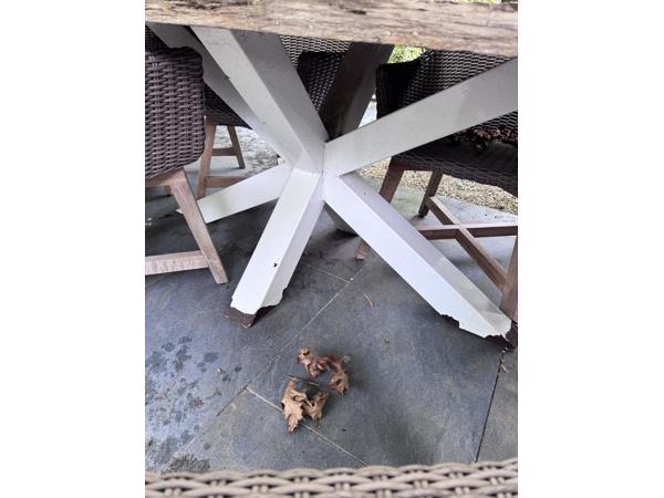 Grote tuintafel met witte matrixpoot