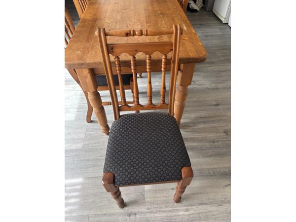 Eettafel + 4 stoelen