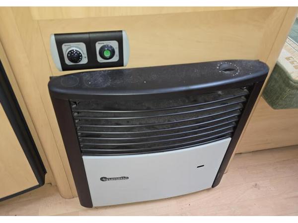 DETHLEFFS CAMPER 3.95 HK 2006 ZGOH 2 LENGTEBEDDEN