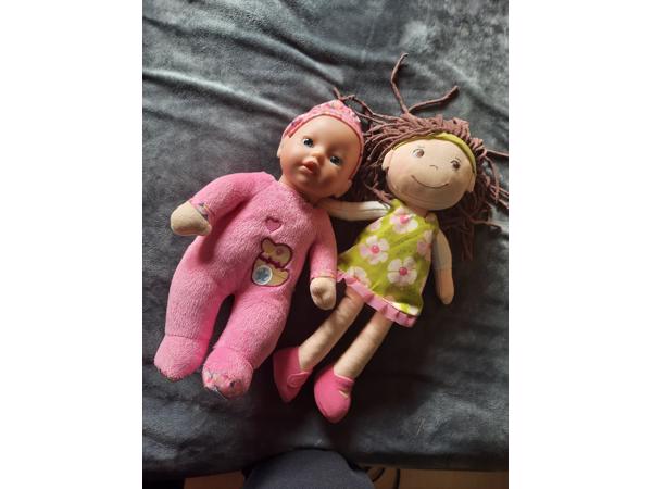 Één paard- en twee poppenknuffels