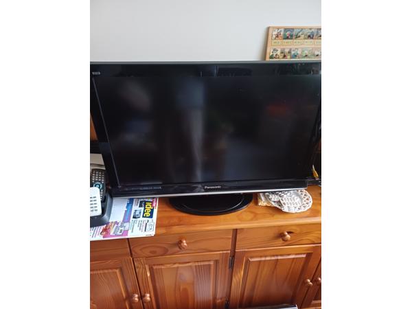 bieden twee tv''s  twee montoren  zonehemel