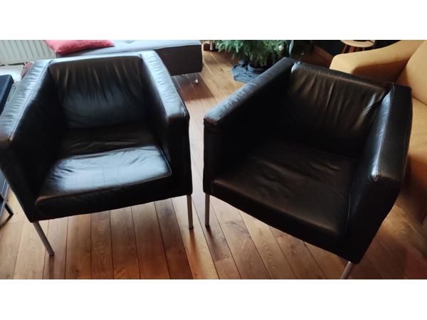 2 zwarte IKEA fauteuils