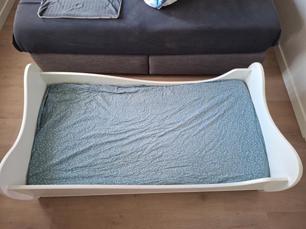 Mooi bed voor peuters en kleuters met matras (160x80cm)