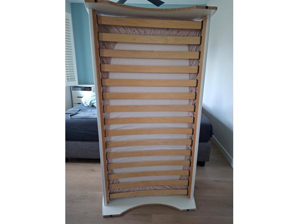 Mooi bed voor peuters en kleuters met matras (160x80cm)