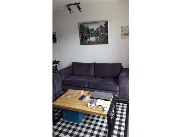 2+3 zits bankstel. Paars. Zo goed als nieuwe. Nieuwe kussens