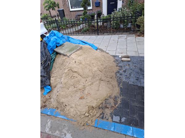 Gratis af te halen Zand en Tegels