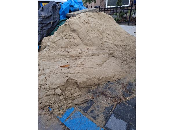 Gratis af te halen Zand en Tegels