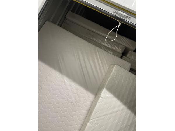 TE KOOP GLOEDNIEUWE BONELLVERING MATRASSEN!