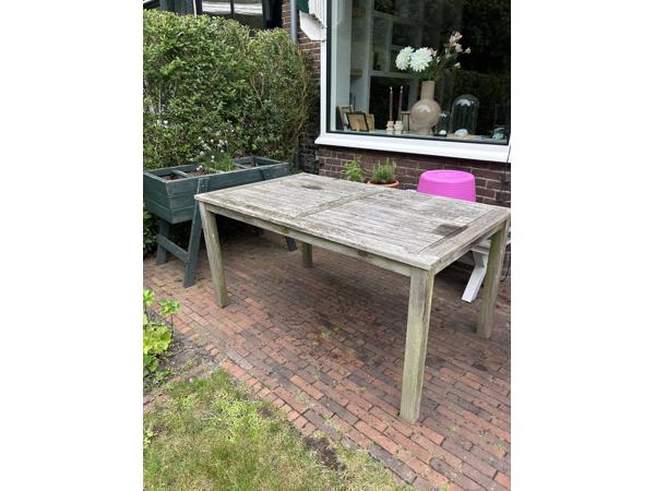 Teakhouten tuintafel goede staat
