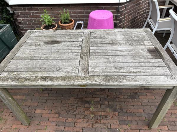 Teakhouten tuintafel goede staat