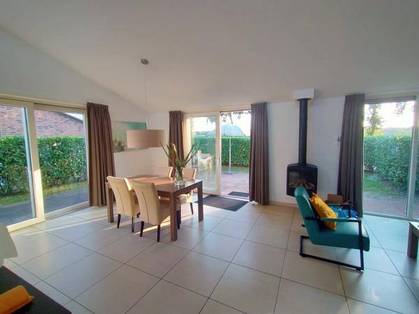 Praktische tafel met 4 stoelen