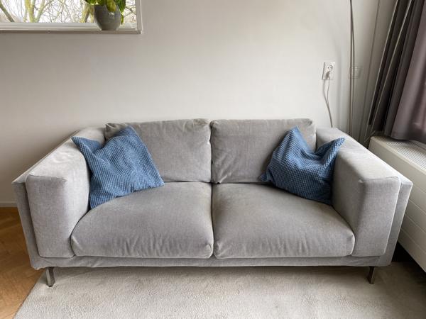 Grijze Nockeby bank in goede staat