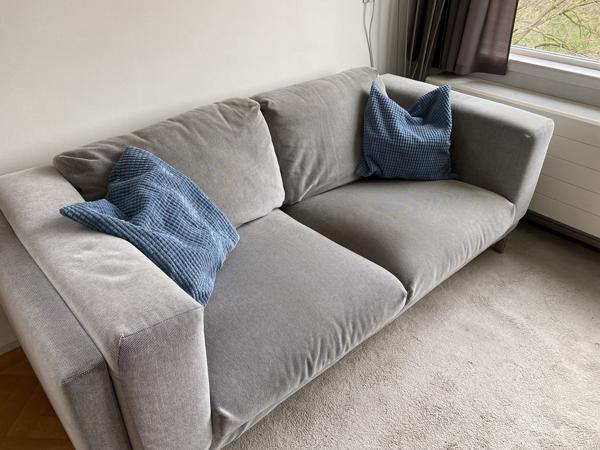 Grijze Nockeby bank in goede staat