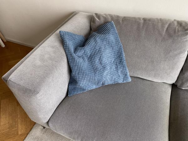 Grijze Nockeby bank in goede staat