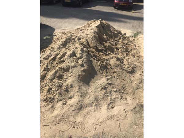 uitgehongerd touw organiseren 1,5 kuub wit zand gratis afhalen in Ede - Tuin en Terras, Bodem en Grond -  Markanda